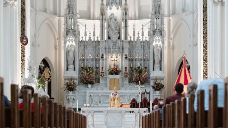 Can staying in a church mean being able to welcome the Lord?